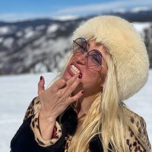 Meet your Posher, Alycin